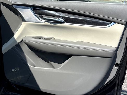 Used 2022 Cadillac XT6 Premium Luxury AWD/4WD image 11