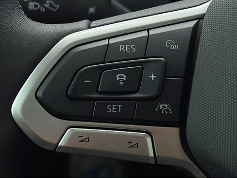 Used 2025 Volkswagen Jetta SEL FWD image 22