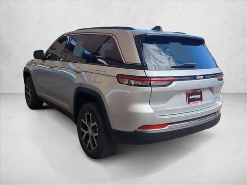 New 2025 Jeep Grand Cherokee Limited image 9