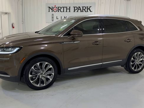 Used 2022 Lincoln Nautilus Reserve w/ Equipment Group 201A image 6