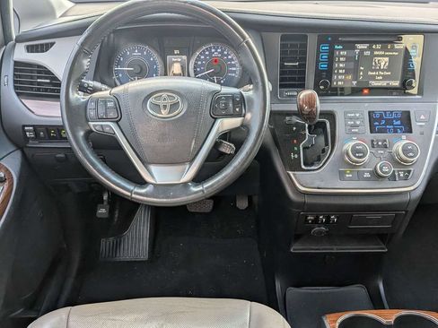 Used 2017 Toyota Sienna Limited FWD image 20