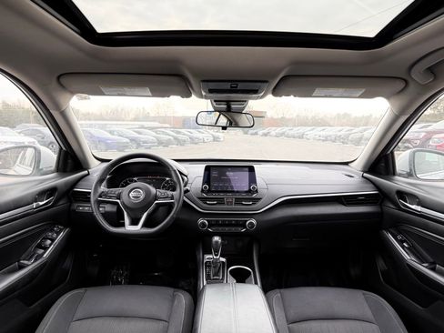 Used 2022 Nissan Altima 2.5 SV w/ SV Premium Package image 27