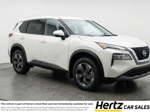 Used 2025 Nissan Rogue SV image 1