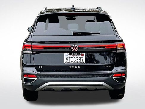 Certified 2025 Volkswagen Taos SE w/ Panoramic Sunroof Package image 3