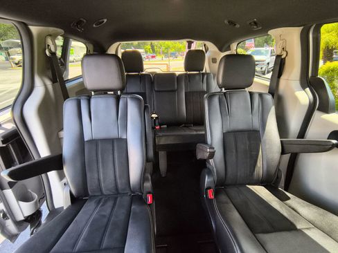 Used 2019 Dodge Grand Caravan SXT image 23