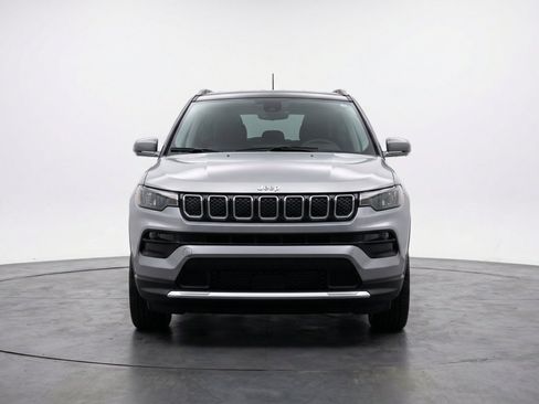 Used 2025 Jeep Compass Limited AWD/4WD image 2