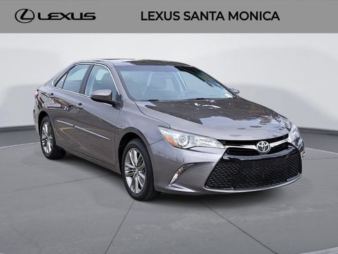 Used 2017 Toyota Camry SE FWD image 3
