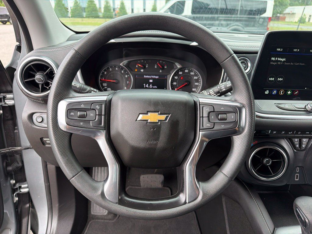 Used 2025 Chevrolet Blazer LT FWD image 15