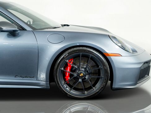 Used 2025 Porsche 911 Carrera 4 GTS image 4