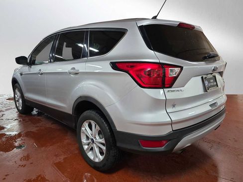 Used 2019 Ford Escape SE image 5