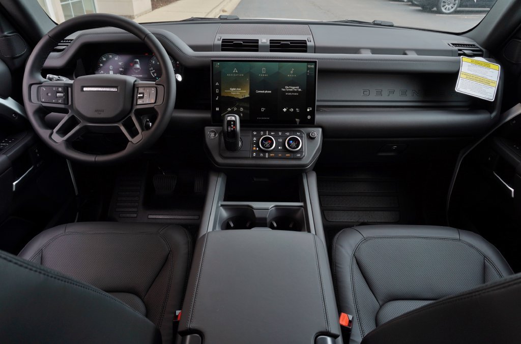 Certified 2026 Land Rover Defender 110 X-Dynamic SE AWD/4WD image 9