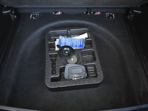 Used 2023 Jeep Compass Limited image 37