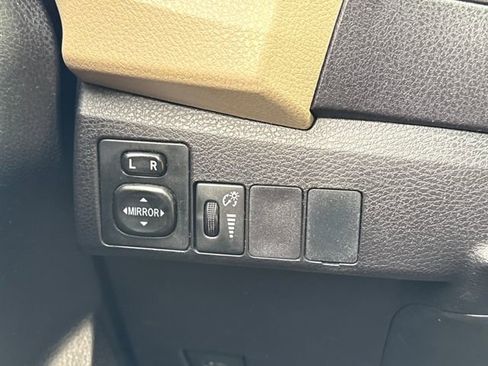 Used 2016 Toyota Corolla LE image 28