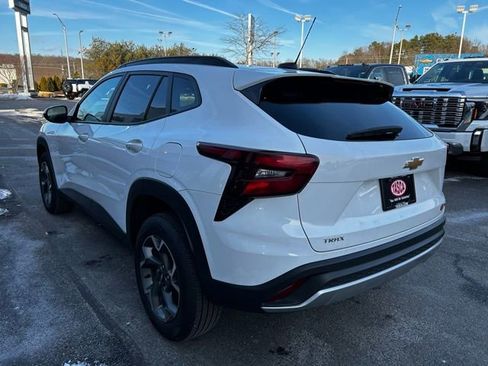 Used 2024 Chevrolet Trax LT image 4