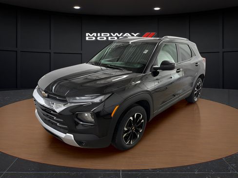 Used 2021 Chevrolet TrailBlazer LT w/ Convenience Package FWD image 2