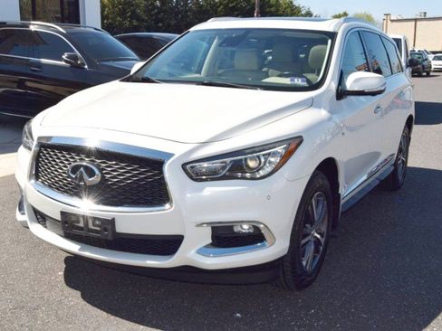 Used 2019 INFINITI QX60 Luxe w/ Essential Package image 3
