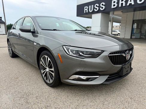 Used 2019 Buick Regal Essence w/ Driver Confidence Package I FWD image 3