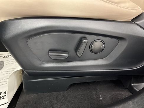 Used 2024 Ford Explorer XLT w/ Equipment Group 202A RWD image 29