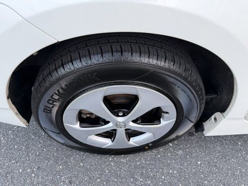 Used 2015 Toyota Prius Three FWD image 30