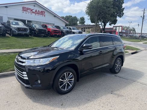 Used 2018 Toyota Highlander XLE AWD/4WD image 1