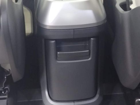 New 2025 Volkswagen ID. Buzz 1st Edition AWD/4WD image 40
