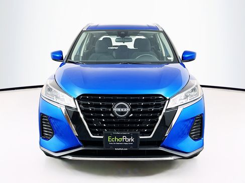 Used 2024 Nissan Kicks SV FWD image 2