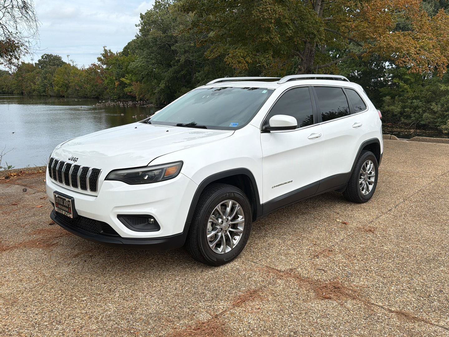 Used 2021 Jeep Cherokee Latitude Plus w/ Sun & Sound Group AWD/4WD image 10