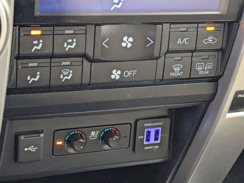 Used 2020 Toyota 4Runner SR5 Premium image 26