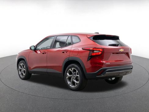 Used 2025 Chevrolet Trax LT FWD image 7