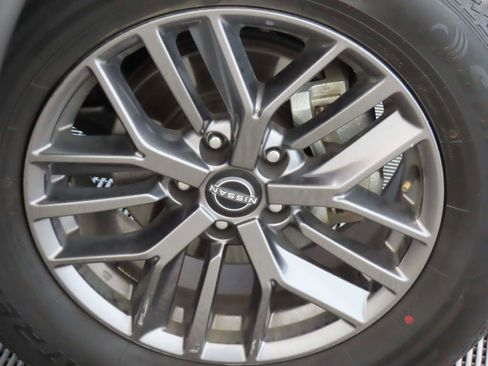 Used 2023 Nissan Rogue S image 6