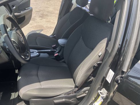 Used 2013 Dodge Avenger SE FWD image 26