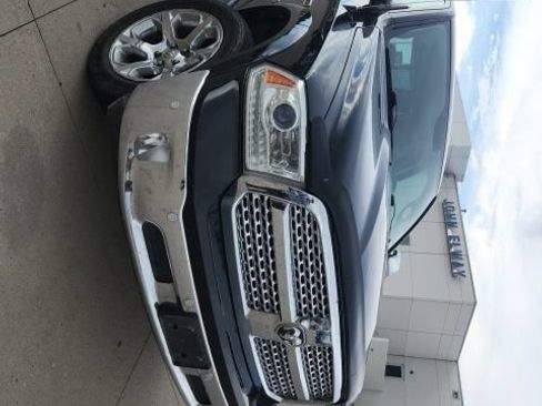 Used 2015 RAM 1500 Laramie w/ Convenience Group AWD/4WD image 3