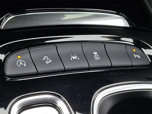 Used 2023 Buick Envision Essence image 25