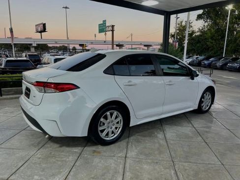 Used 2021 Toyota Corolla LE image 4