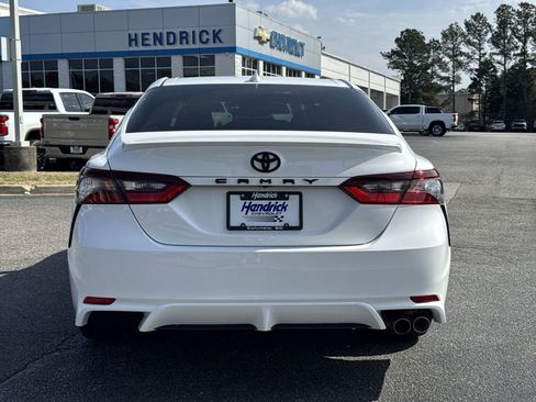 Used 2024 Toyota Camry SE image 9