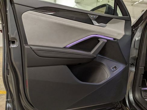 New 2025 Volkswagen Tiguan SE R-Line image 9