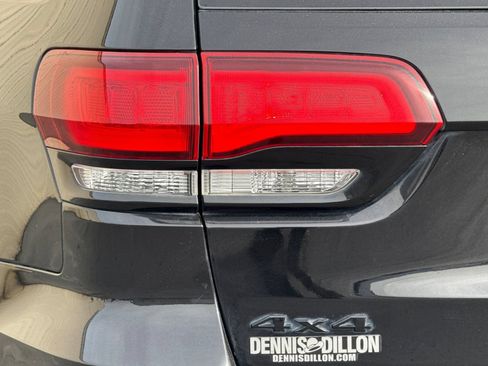 Used 2019 Jeep Grand Cherokee Laredo AWD/4WD image 25