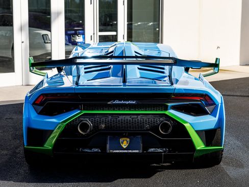Used 2023 Lamborghini Huracan STO image 17