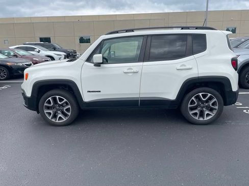 Used 2018 Jeep Renegade Latitude w/ Cold Weather Group AWD/4WD image 3