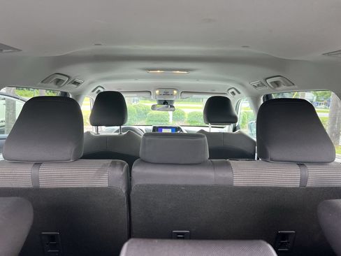 Used 2023 Toyota Highlander LE FWD image 32