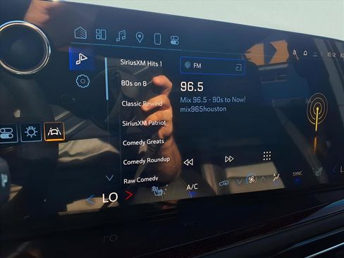 Used 2025 Chevrolet Traverse Z71 w/ Enhanced Driving Package image 14