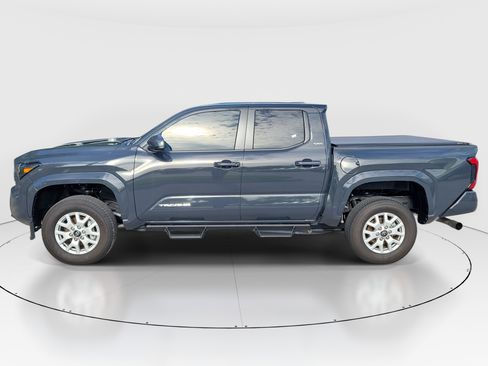 Certified 2025 Toyota Tacoma SR5 AWD/4WD image 4
