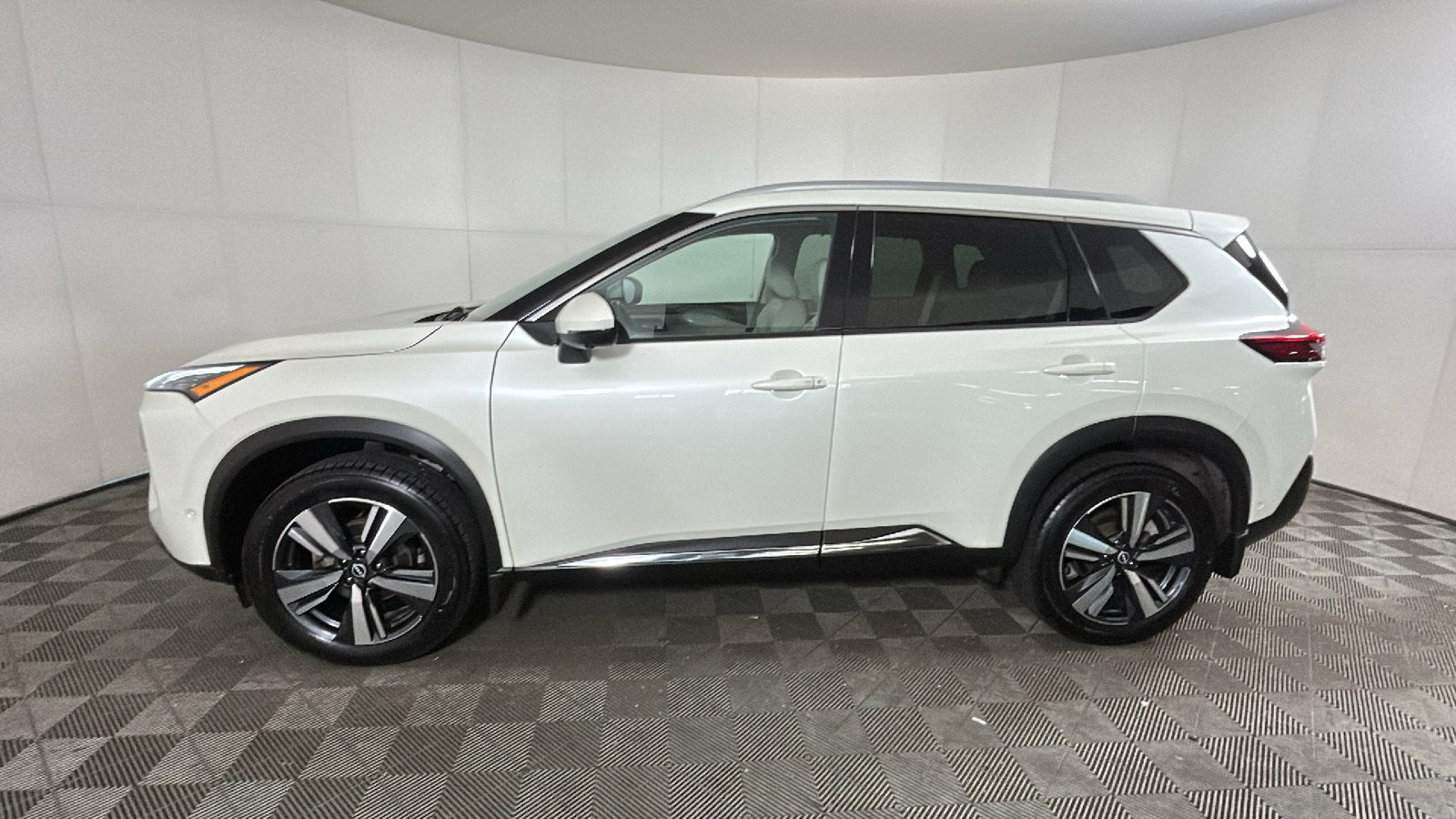 Used 2023 Nissan Rogue SL w/ SL Premium Package AWD/4WD image 7