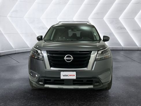 Used 2024 Nissan Pathfinder SL image 2
