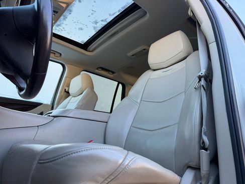Used 2015 Cadillac Escalade Luxury image 12