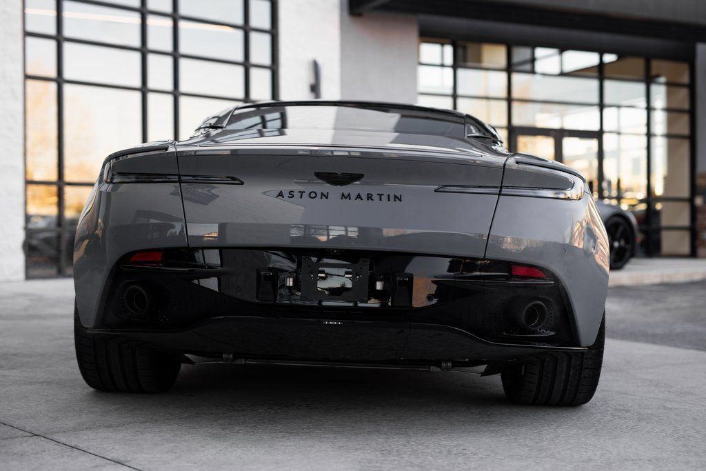 Used 2025 Aston Martin DB12 Coupe RWD image 7