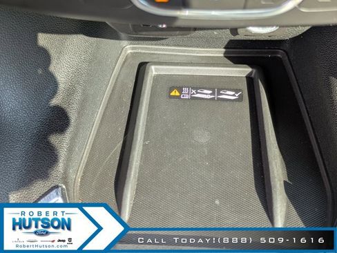 Used 2022 Chevrolet Traverse LT image 25