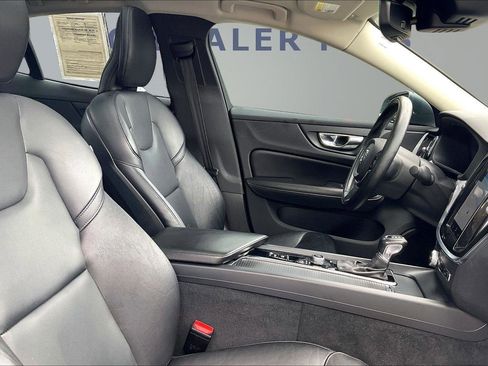 Used 2020 Volvo S60 T5 Momentum w/ Protection Package image 28