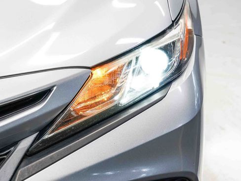 Used 2019 Toyota Camry SE w/ Carpet Mat Package FWD image 7