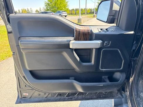 Used 2019 Ford F150 Lariat w/ Equipment Group 502A Luxury AWD/4WD image 24